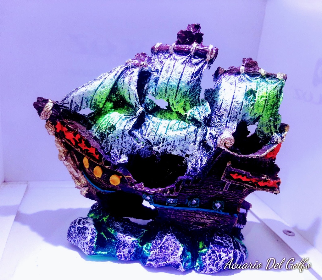 Barco Carabela (15 x 15 x 5 cm aprox)